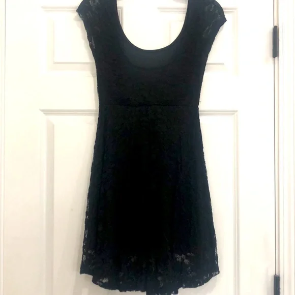 NEVER WORN Black lace dress - Picture 4 of 5